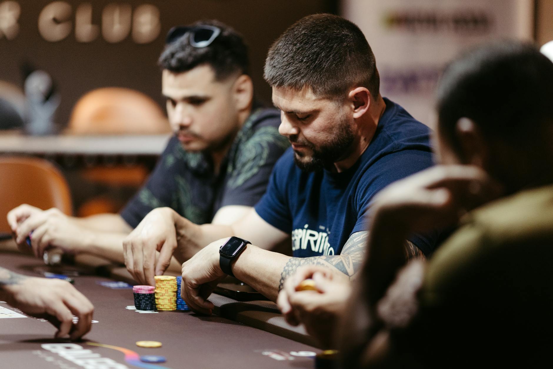 Blackjack thưởng cho người chơi bình tĩnh, không đánh theo cảm xúc.
